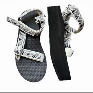 TEVA Flatform Universal Platform Sandals Sz W8 Black White Boomerang Adjustable